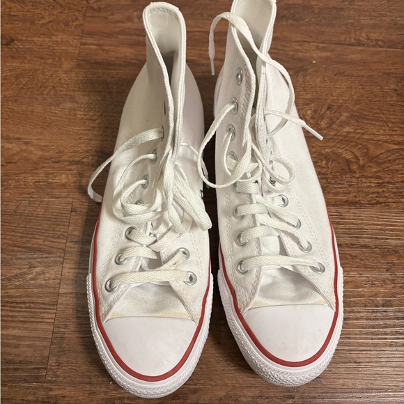 Stylish White High-Top Sneakers with Red Accents - Picture 1 of 4